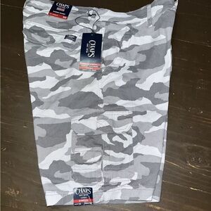 Chaps Men's Brushed Stretch Twill Cargo Shorts Grey Size: 32w/10” Inseam NWT
